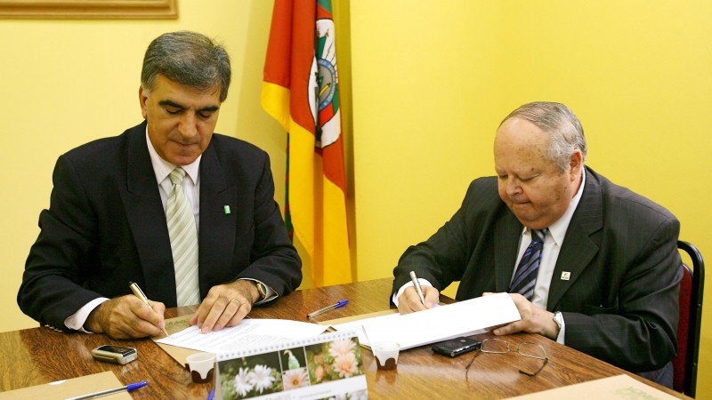 Assinatura fortalece instituições