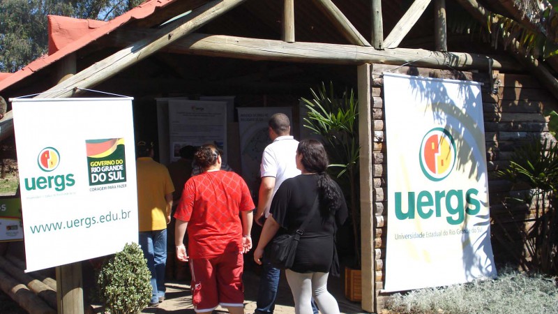 Visitantes no espaço da Uergs