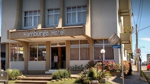 Fachada do hotel.