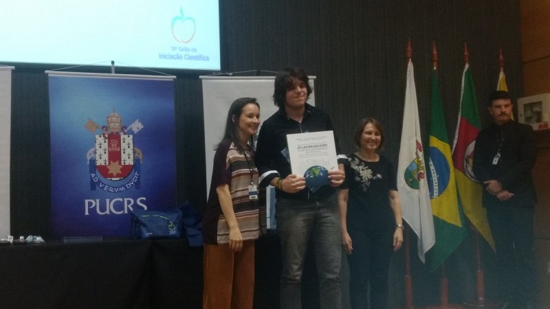 Estudante de Música - Licenciatura Guilherme Ramos recebeu a premiação.