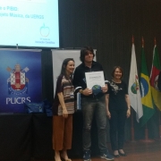 Estudante de Música - Licenciatura Guilherme Ramos recebeu a premiação.