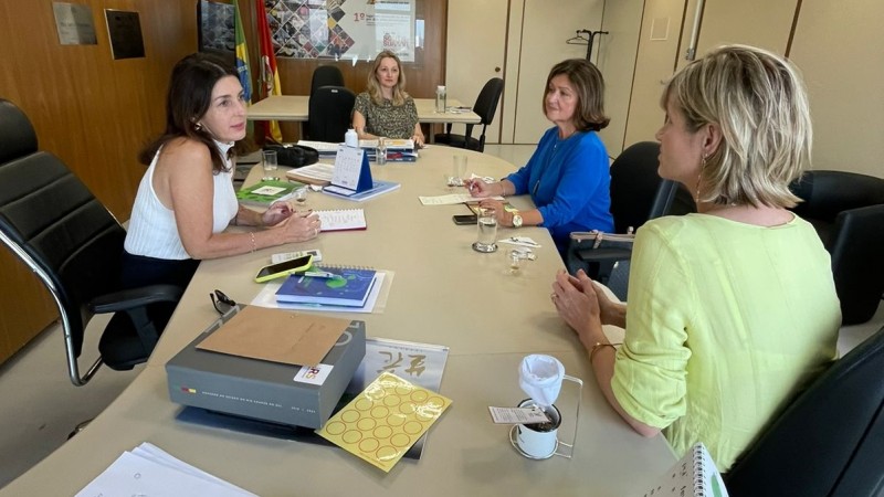 Reunião com a Secretária Simone Stulp ocorreu na sede da Sict.