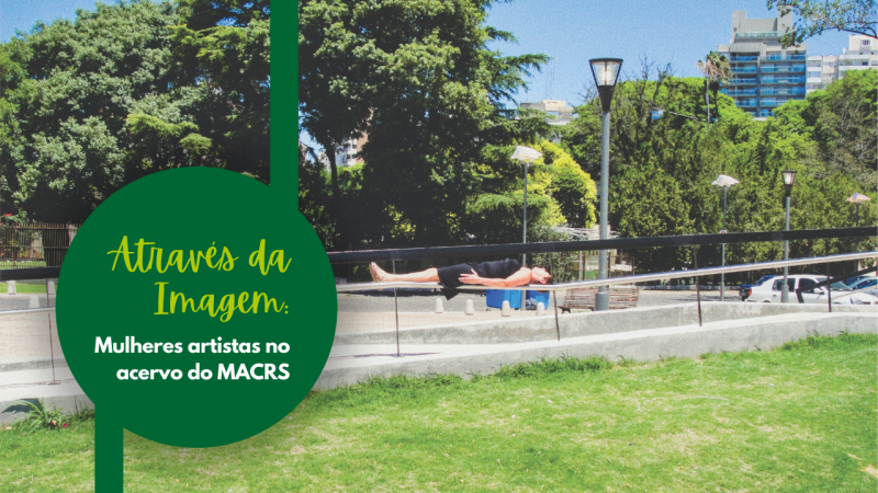 Nome do evento à esquerda, dentro de um círculo verde escuro. atrás, foto com um gramado verde em primeiro plano. Ao centro, uma via calçada com uma pessoa vestida de preto deitada, aparentemente, sobre um corrimão. Ao fundo, diversas árvores e prédios.