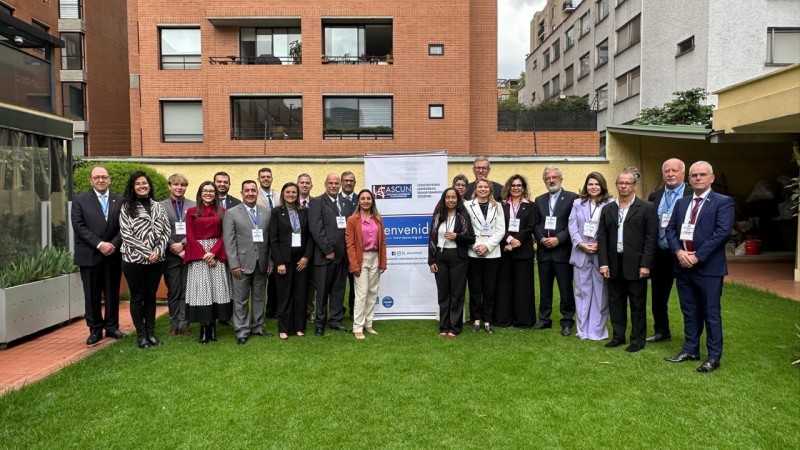 Comitiva em visita à Asociación Colombiana de Universidades (ASCUN).