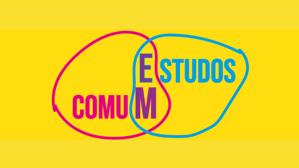 Nome do evento ao centro, em rosa e azul, sobre fundo amarelo. 