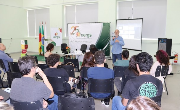 Programação da tarde teve painel de pitches e roda de conversa.